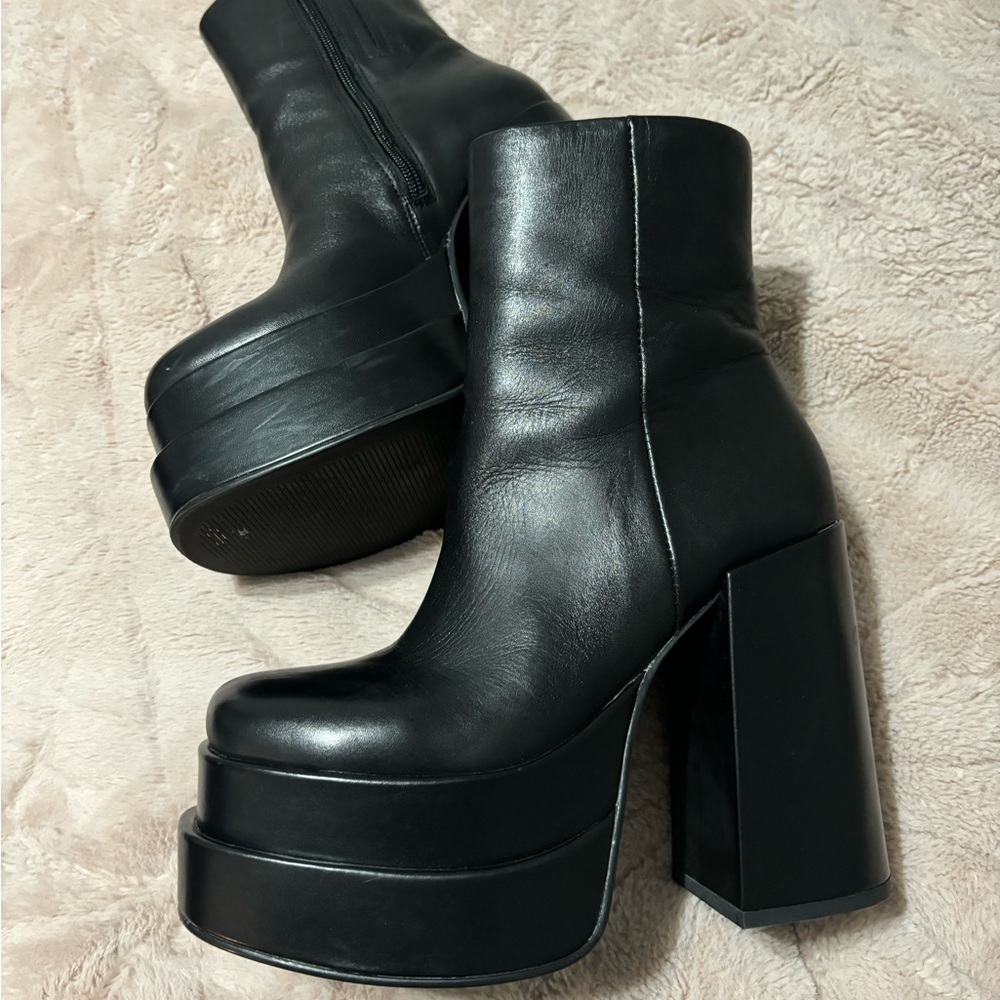 Steve Madden Cobra black boots